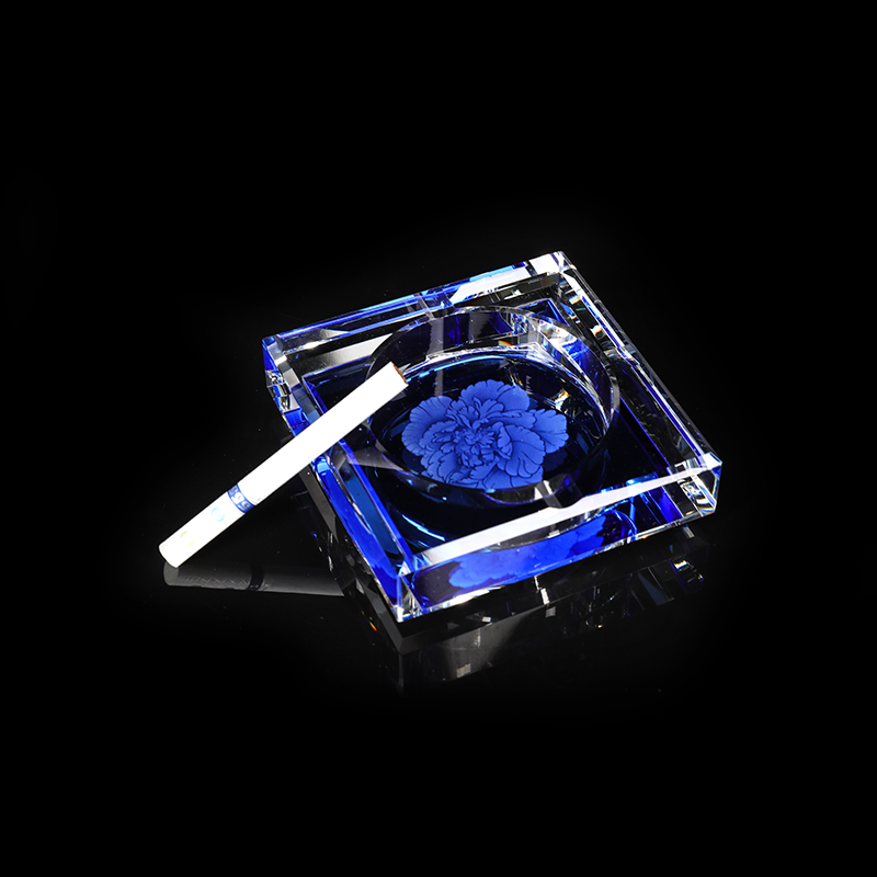 منفضة سجائر محفورة بخلفية زرقاء كريستالية ثلاثية الأبعاد